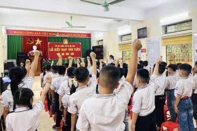 KHOẢNH KHẮC TỰ HÀO  CỦA CÁC EM THIẾU NIÊN TRƯỜNG TIỂU HỌC MỘC HOÀN